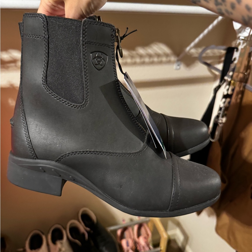 NWT Ariat Boots 9 Scout Zippered Paddock
